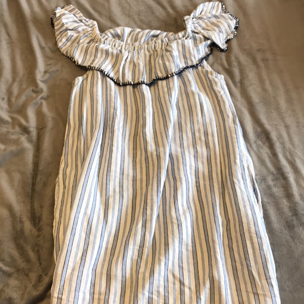 Can be worn on a boardwalk or as a beach coverup🌴